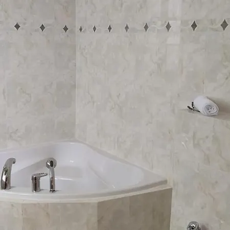 Chateau Radvanov Inn *